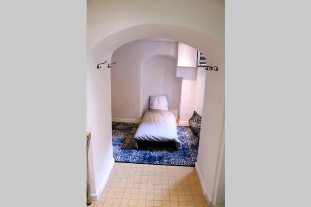 Апартаменты Charming And Modern Cave In The Heart Of The Port Ницца Экстерьер фото